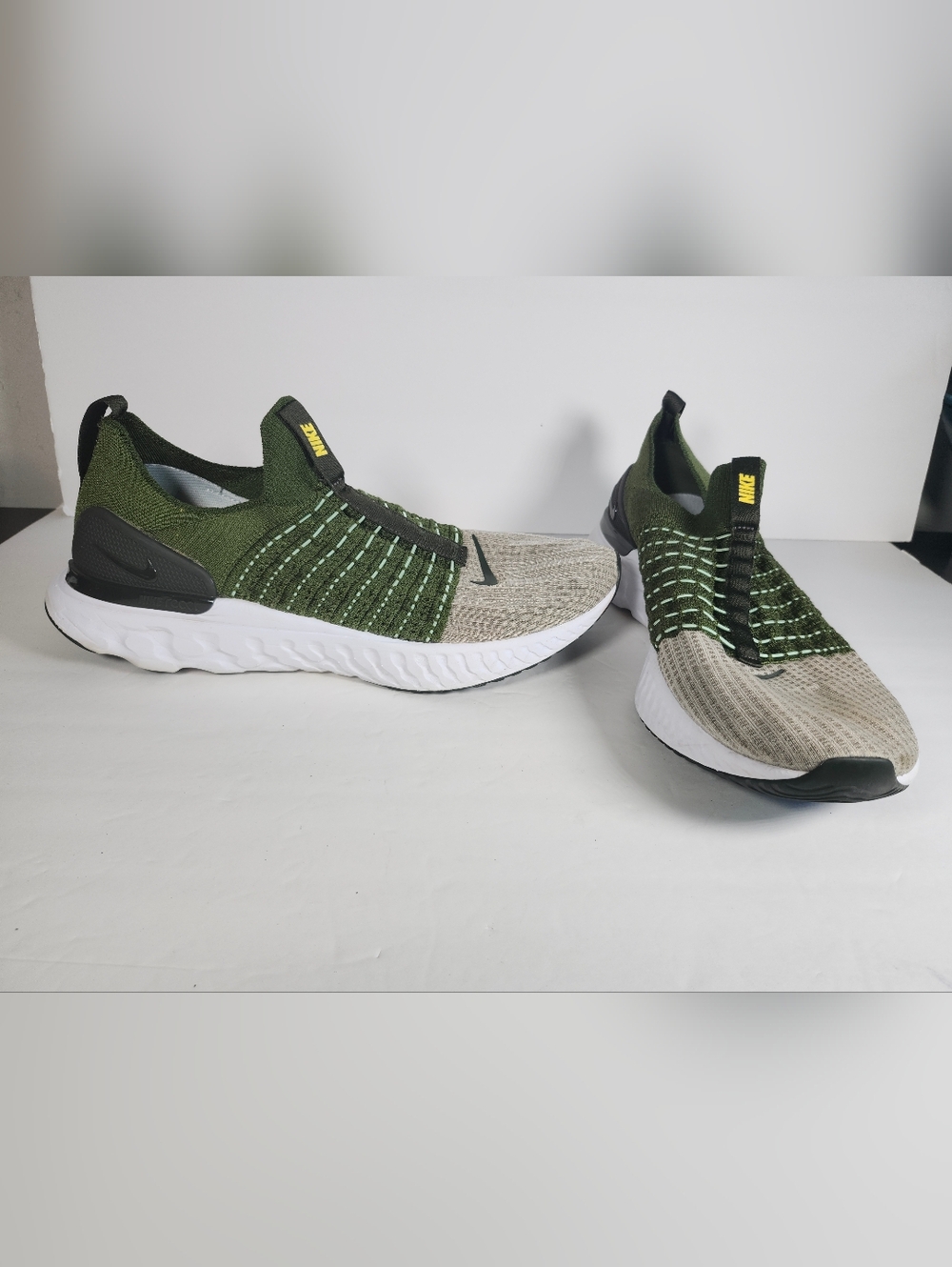 Nike Infinity React Phantom Run Men’s Green and Gray Slip-On Running Shoes